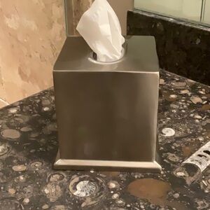 Tissue box holder